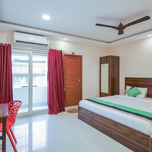 Itsy Hotels Elite Inn